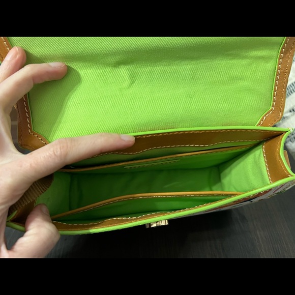 Disney Tinker Bell Crossbody Bag Dooney & Bourke Flower & Garden Festival 2019 - Picture 5 of 7